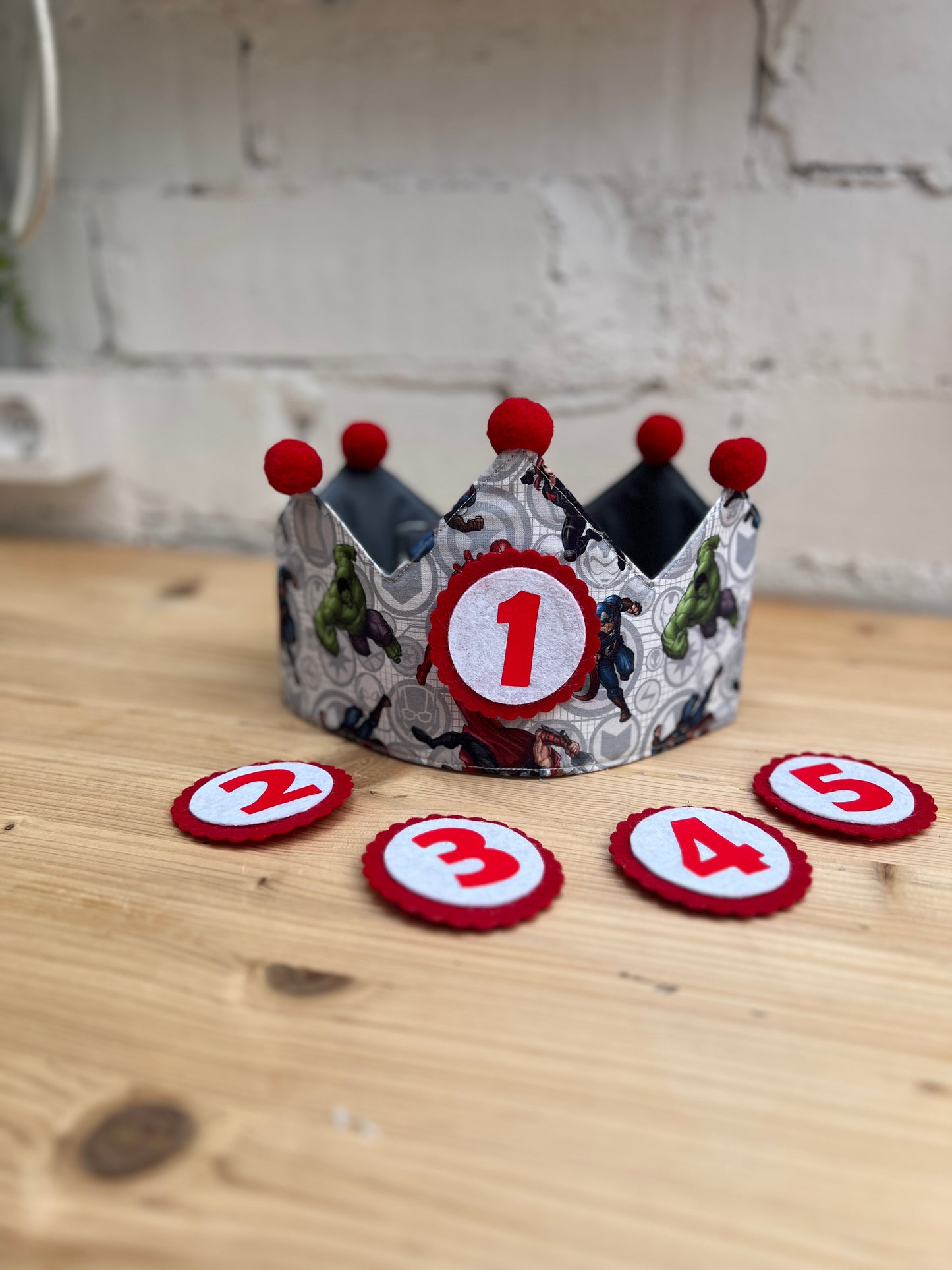 Corona cumpleaños reversible superhéroes