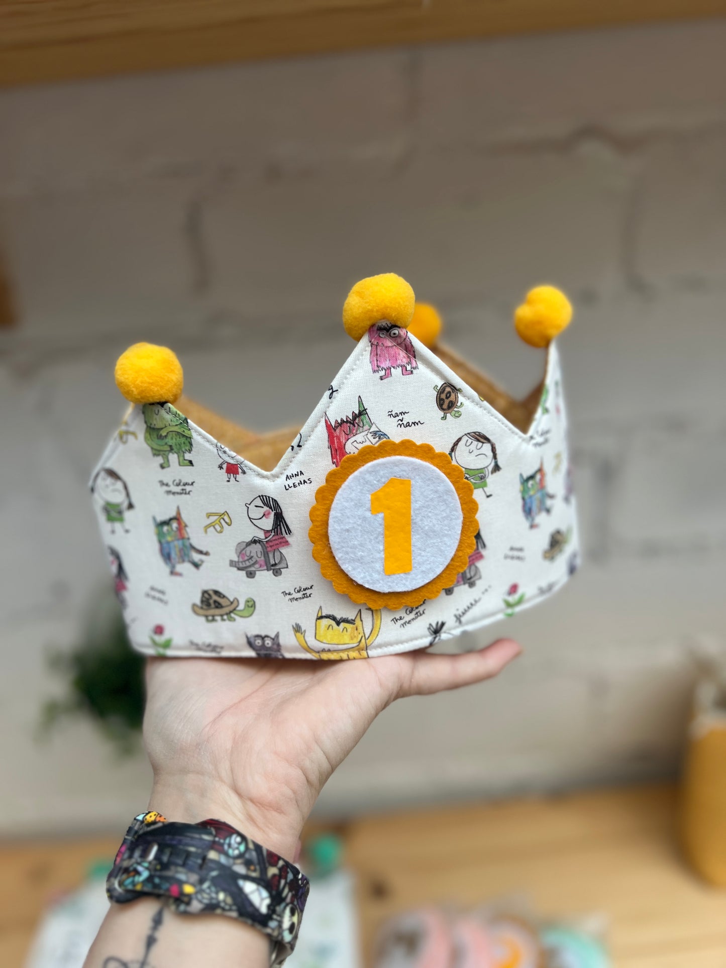 Corona cumpleaños reversible monstruo de colores