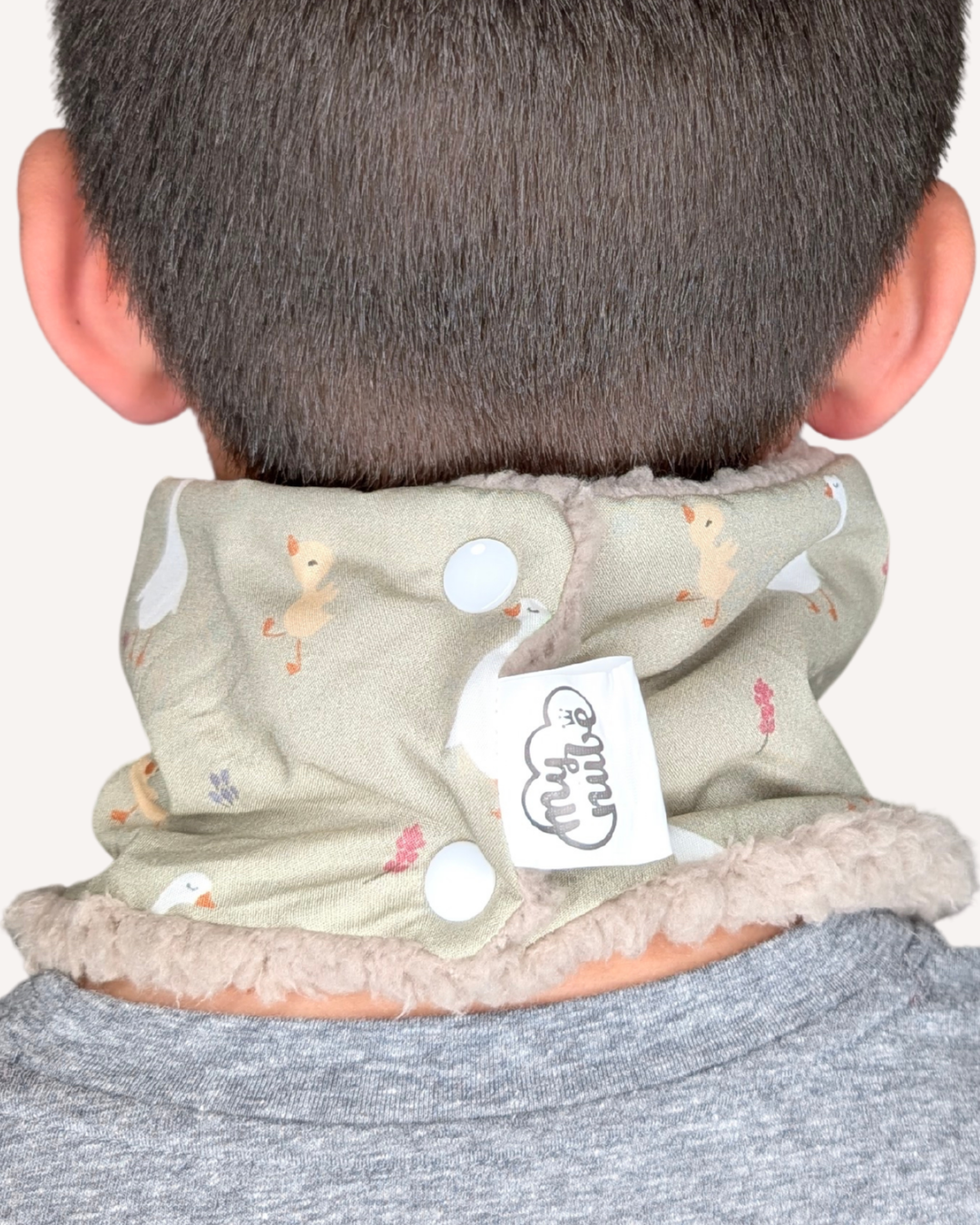 Cuello botones patitos