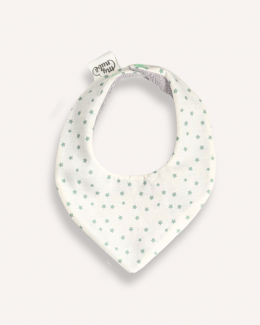 Babero bambú estrellas fondo blanco