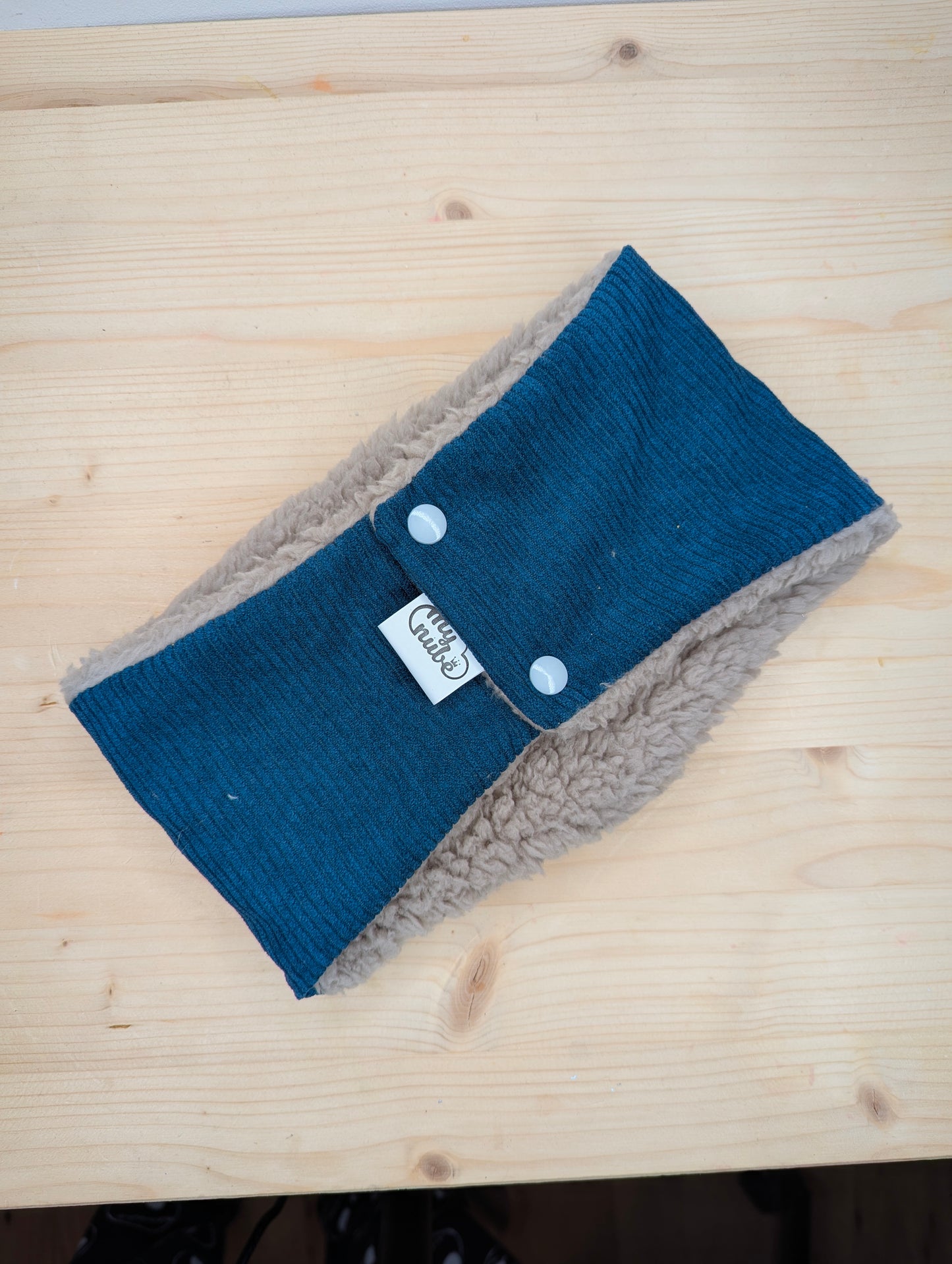 Cuello botones petróleo